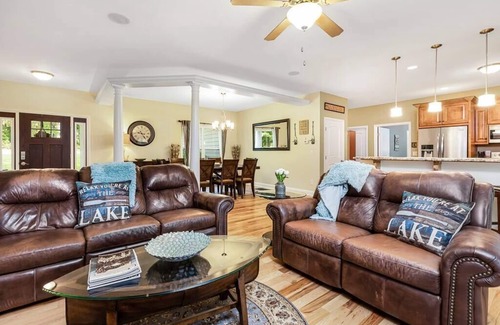 Lake Norman of Catawba Casa | Lakefront Manor w/ Beach, Gameroom, Sauna, Theatre