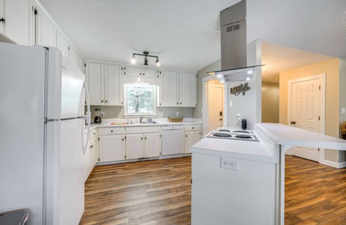 Milledgeville Casa | Lakefront Milledgeville Home w/ Private Dock!