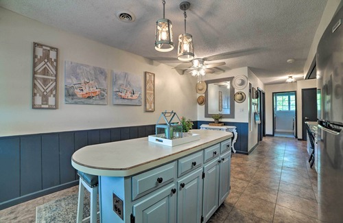Gilbertsville Condominio | Lakefront Moors Marina Condo w/ Covered Boat Slip!