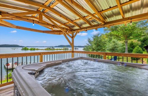 Dandridge Casa | Lakefront Mountain Oasis