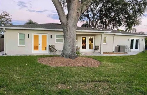 Disston Heights Casa | Lakefront near the beach