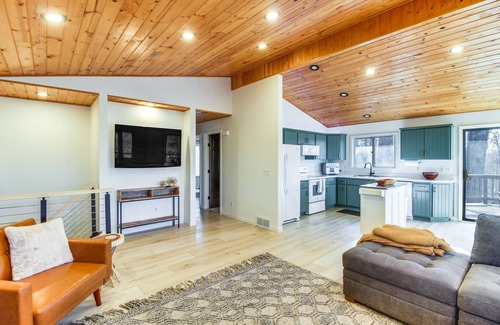 Lake Shore Cabina | Lakefront Nisswa Home w/ Deck & Screened Porch