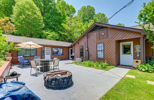 Topton Casa | Lakefront North Carolina Abode with Grill and Fire Pit
