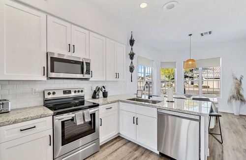Arrowhead Lakes Casa | Lakefront Oasis, HotTub, Kayaks, Game Room