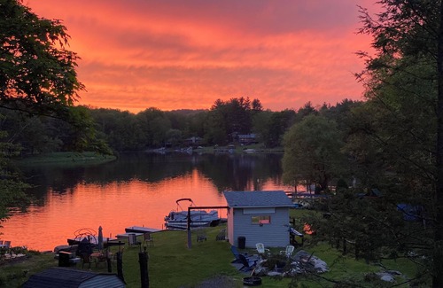 Hamlin Chalet De Esquí | Lakefront Oasis: Private Dock, Kayaks, Canoe, Pedal & Paddle Boat @the Hideout