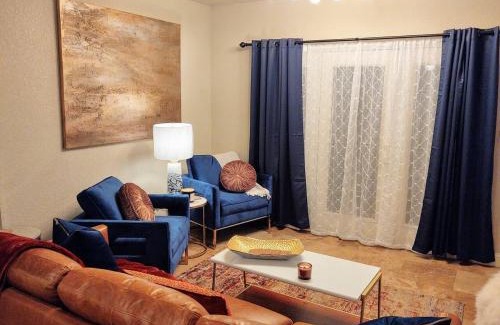Mid America Apartamento | Lakefront Oasis