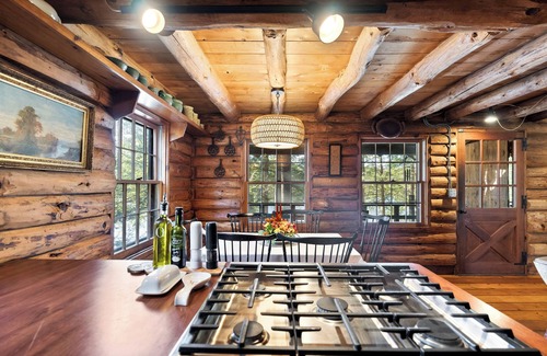 Williamsburg Casa | LAKEFRONT OASIS w/ sauna + gym