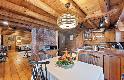 Williamsburg Casa | LAKEFRONT OASIS w/ sauna + gym