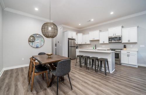 Lake Hamilton Casa | Lakefront Oasis with Game Room!