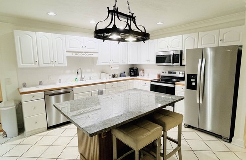 Lake Oconee Casa | Lakefront Oconee Cottage with Hot Tub and Boat