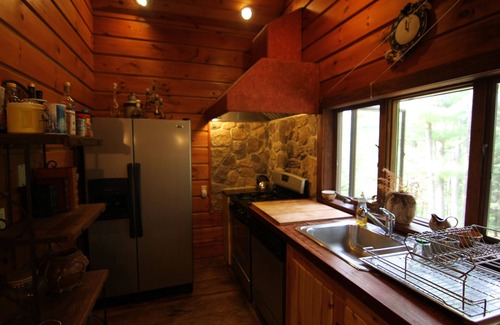 Paupack Casa | Frente al lago rústico en 31 acres en su propio lago, kayaks y canoas gratis,