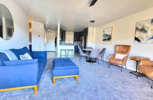 Hardy Casa | Lakefront on quiet cove, stylishly updated with modern amenities, 3 decks, Blackstone, kayak