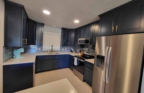 Hardy Casa | Lakefront on quiet cove, stylishly updated with modern amenities, 3 decks, Blackstone, kayak