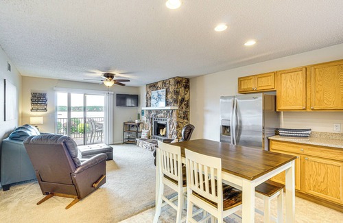 Osage Beach Condominio | Lakefront Osage Beach Condo: Main Channel View!