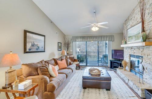 Osage Beach Apartamento | Lakefront Osage Beach Abode with Grill and Pool Access