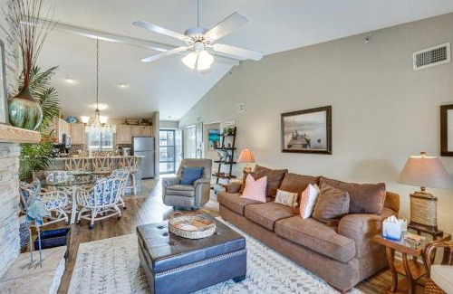 Osage Beach Apartamento | Lakefront Osage Beach Abode with Grill and Pool Access