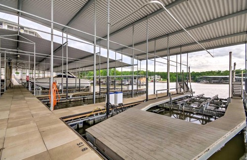 Osage Beach Apartamento | Lakefront Osage Beach Condo Dock Your Boat Here!
