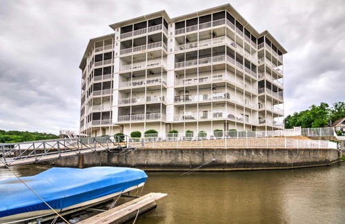 Osage Beach Apartamento | Lakefront Osage Beach Condo Dock Your Boat Here!