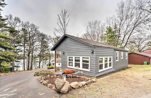 Osceola Cabina | Lakefront Osceola Cottage w/ Boat Dock Access