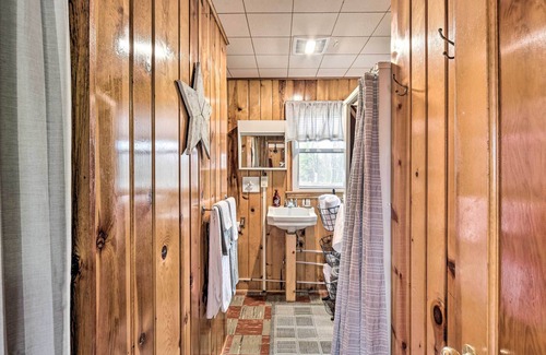 Osceola Cabina | Lakefront Osceola Cottage w/ Boat Dock Access