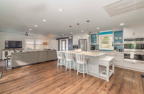 Mooresville Casa | Lakefront, Paddleboards, Kayaks, & Pickleball!