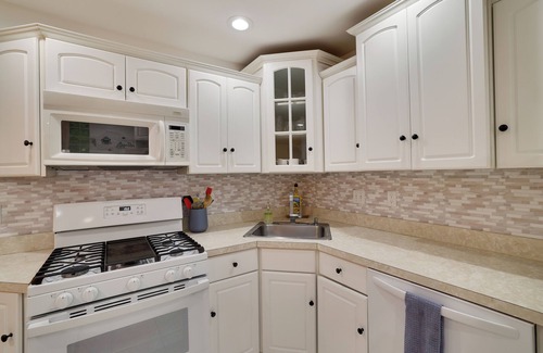 Rowland Casa | Lakefront Paradise with Private Dock, Soaking Tub & Eagle Views