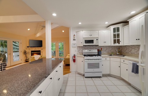 Rowland Casa | Lakefront Paradise with Private Dock, Soaking Tub & Eagle Views