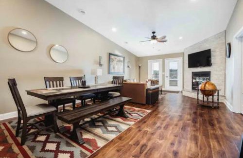 Lake Delton Casa | LAKEFRONT PENTHOUSE FULLY UPGRADED PANORAMIC VIEWS BOAT SLIP INDOOR OUTDOOR POOL