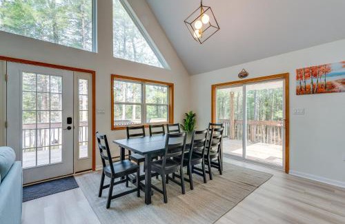 Blakeslee Casa | Lakefront Poconos Cabin with Deck and Game Room