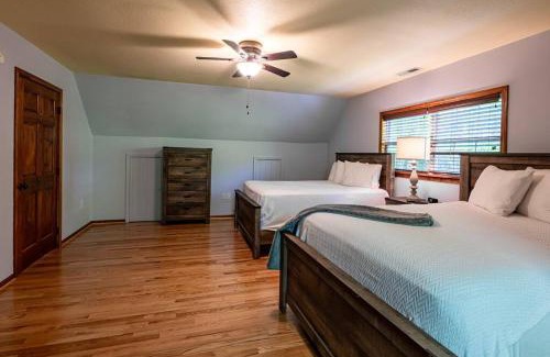Aquone Casa | Lakefront Point Retreat on Nantahala Lake with Dock