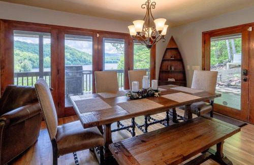 Aquone Casa | Lakefront Point Retreat on Nantahala Lake with Dock