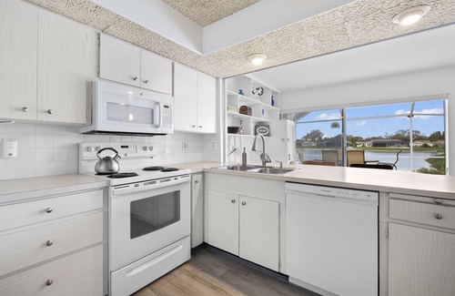 Venice Gardens Casa | Lakefront Pool Home-Venice, FL