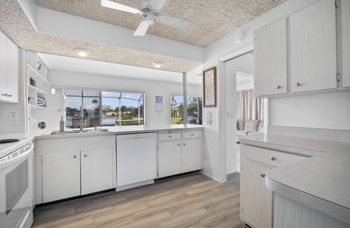 Venice Gardens Casa | Lakefront Pool Home-Venice, FL