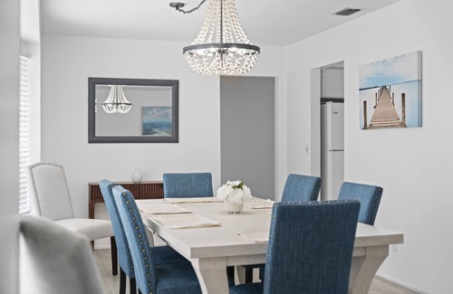 Venice Gardens Casa | Lakefront Pool Home-Venice, FL
