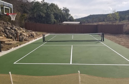 Lower Basin Lake Travis Casa | LAKEFRONT * LAKE TRAVIS + Pool / HotTub + Sand Vball + Kayaks + Dock + Cocina al aire libre + 4 acres