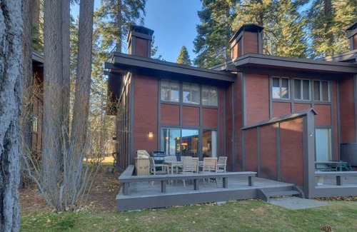 Tahoe Tavern Casa | Lakefront|Pool|Pier|Bouys|Pickleball|Walk to town