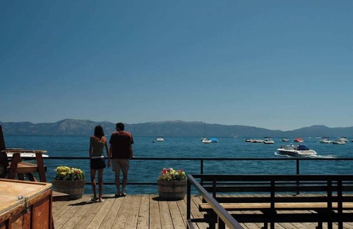 Tahoe Tavern Casa | Lakefront|Pool|Pier|Bouys|Pickleball|Walk to town
