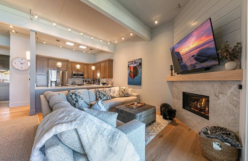 Tahoe Tavern Casa | Lakefront|Pool|Pier|Bouys|Pickleball|Walk to town