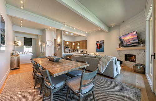 Tahoe Tavern Casa | Lakefront|Pool|Pier|Bouys|Pickleball|Walk to town