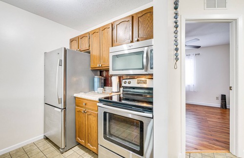 Port Clinton Condominio | Lakefront Port Clinton Condo w/ Boat Dock & Slip!
