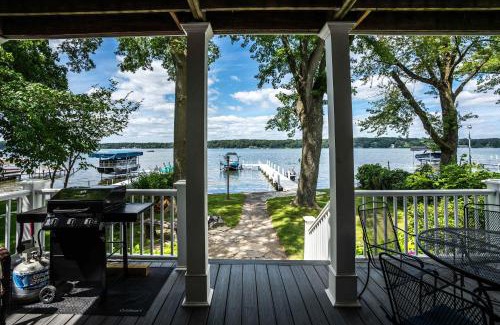 Delavan Lake Casa | Lakefront Private Dock Pet Friendly Fire Pit