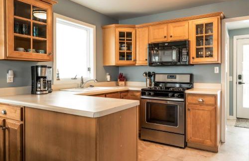 Delavan Lake Casa | Lakefront Private Dock Pet Friendly Fire Pit