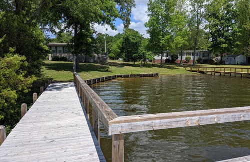 Manning Casa | Lakefront, private dock, boat access