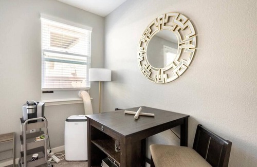 Lathrop Casa | Lakefront Private Guest Suite + Jacuzzi