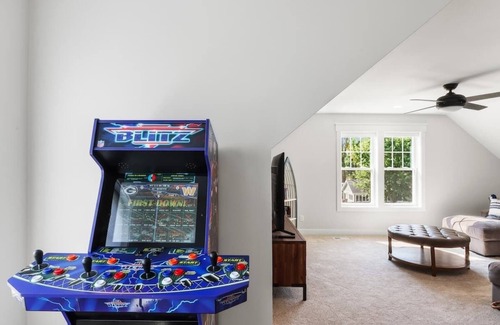 Delavan Lake Casa | Lakefront Property! Includes 3 Homes + Hot tub!
