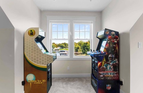 Delavan Lake Casa | Lakefront Property! Includes 3 Homes + Hot tub!