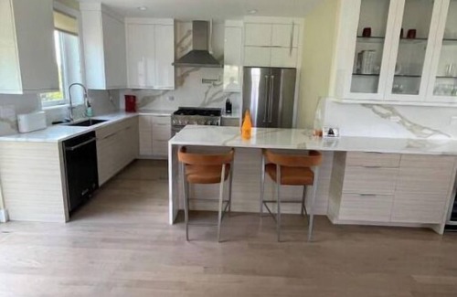 Oakland Casa | Lakefront property , minutes from McCormick Place and Downtown Chicago.
