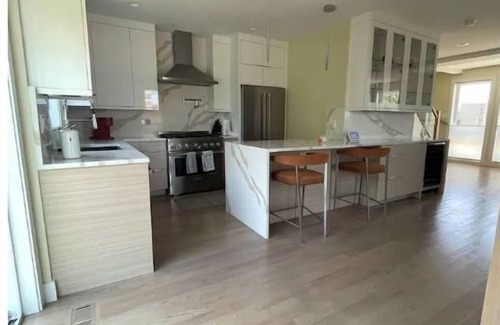 Oakland Casa | Lakefront property , minutes from McCormick Place and Downtown Chicago.