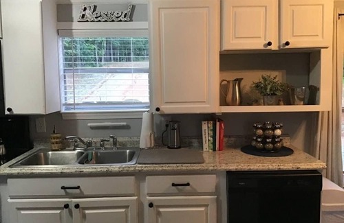 Milledgeville Casa | Lakefront Property Fish, Cook and EAT! Swim, Float, Relax
