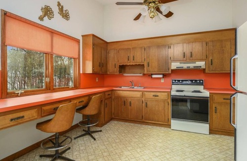Mashpee Casa | Lakefront property on John’s Pond. Dock, Bring your boat! Close to Sea to shining Sea bike Path, Close to Mashpee town Beach, Close to great shopping in Mashpee Commons